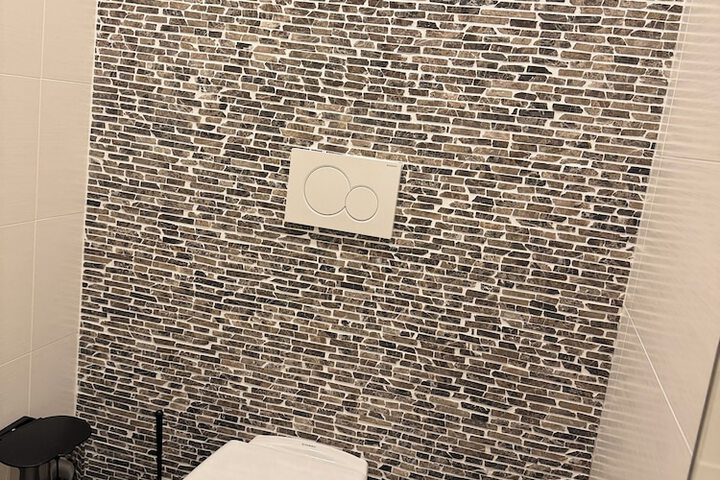 Room 18 of 77