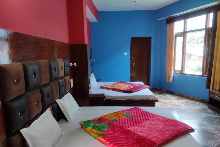 Room 4 of 7