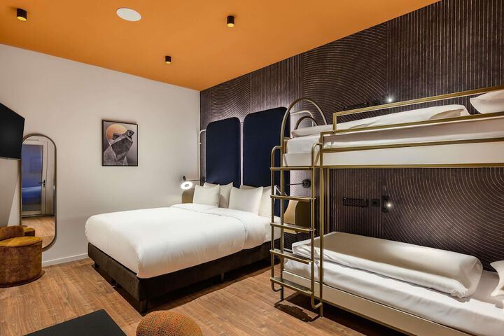 Room 36 of 170