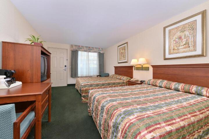 2 Double Beds (3 of 8)