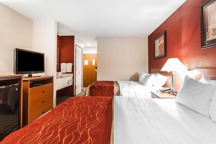 2 Double Beds (3 of 6)