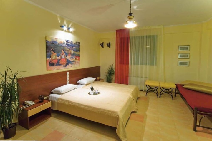 Room 9 of 35
