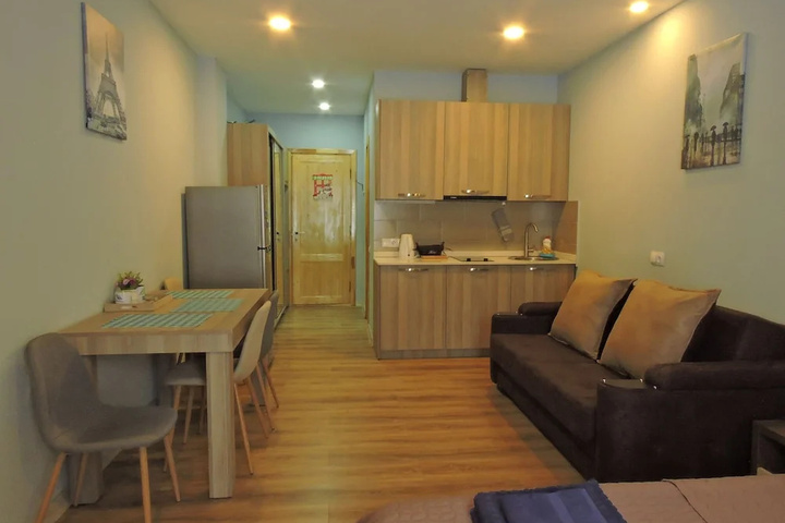 Room 6 of 16