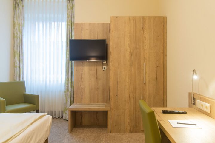 Room 13 of 50