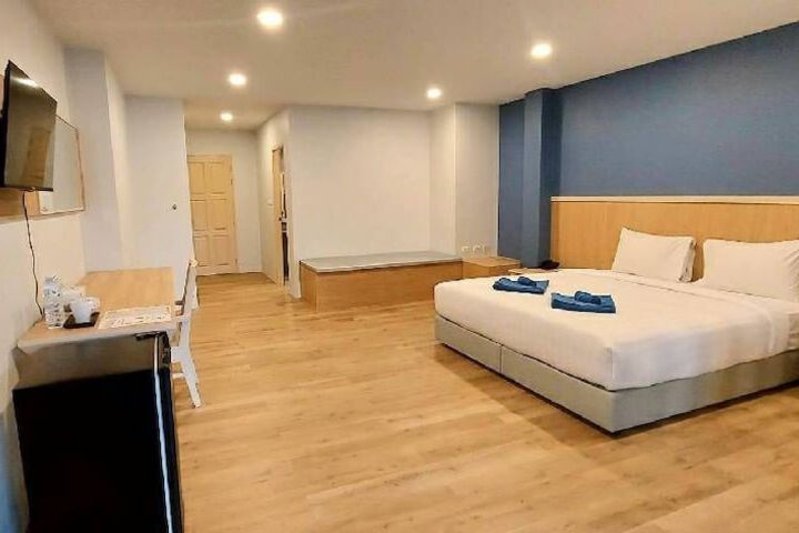 Room 3 of 40