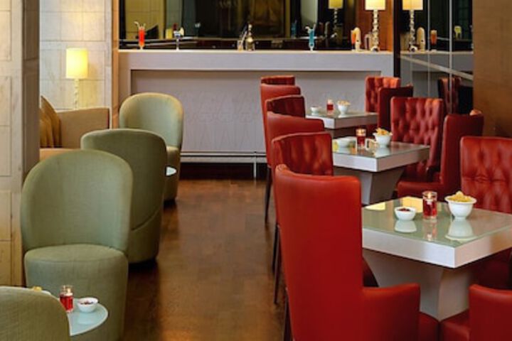 Lounge 54 of 83