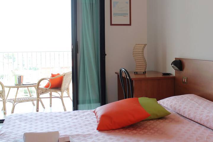 Room 3 of 27