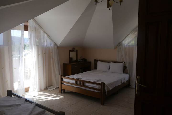 Room 10 of 117
