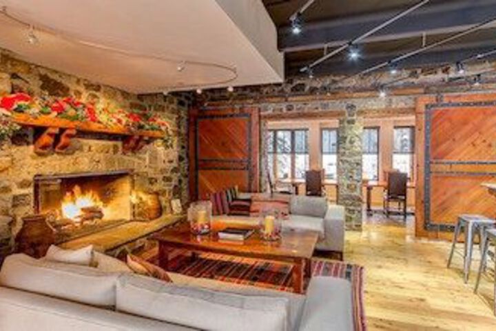 Hotel Bar
