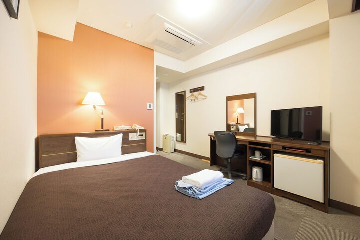 Room 44 of 102