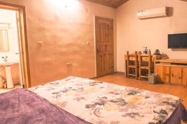 Room 7 of 8