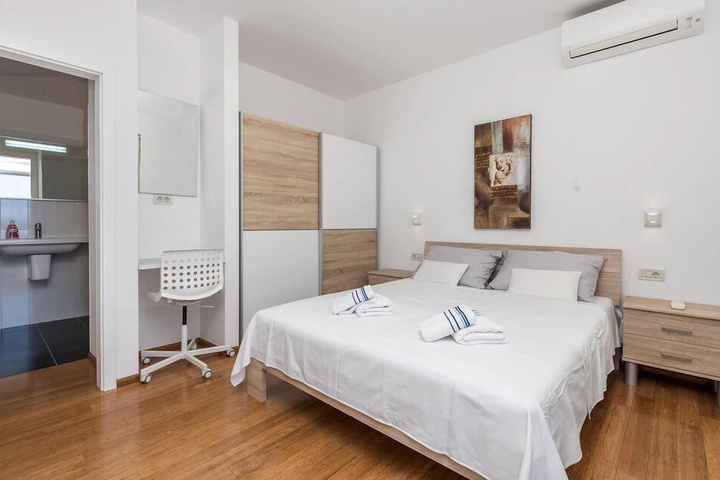 Room 2 of 19