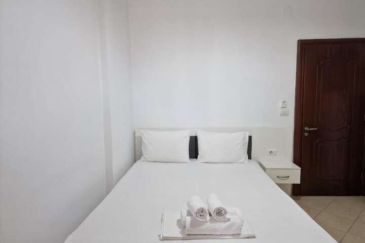 Room 2 of 115