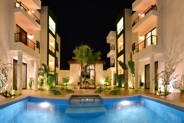 Pool Hotel