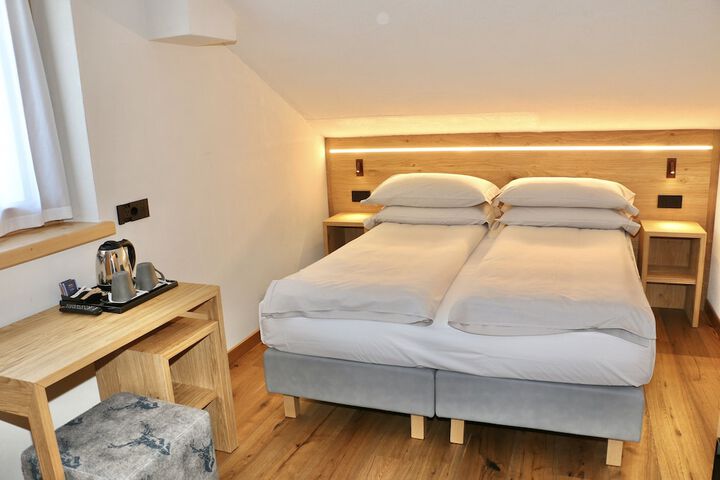 Room 4 of 131