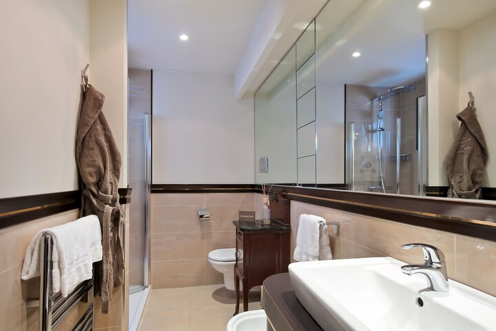 Room 49 of 97