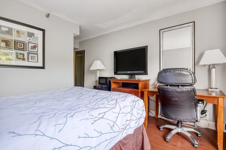 1 King Bed (9 of 15)