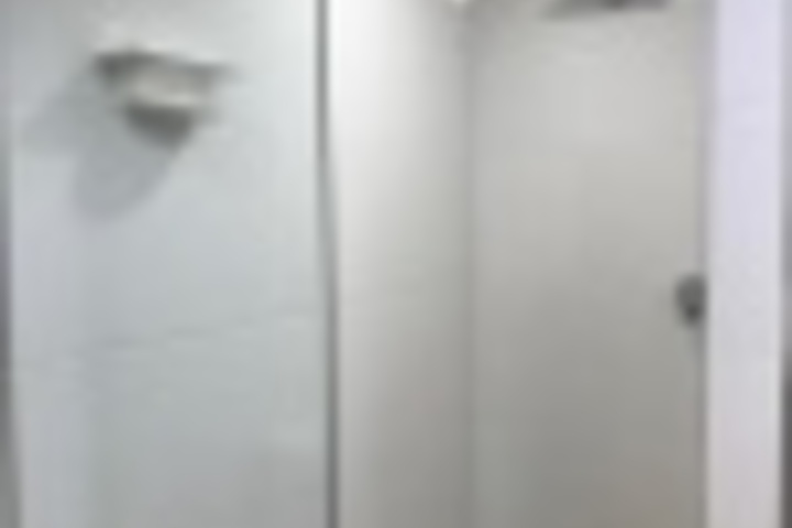 Room 100 of 348