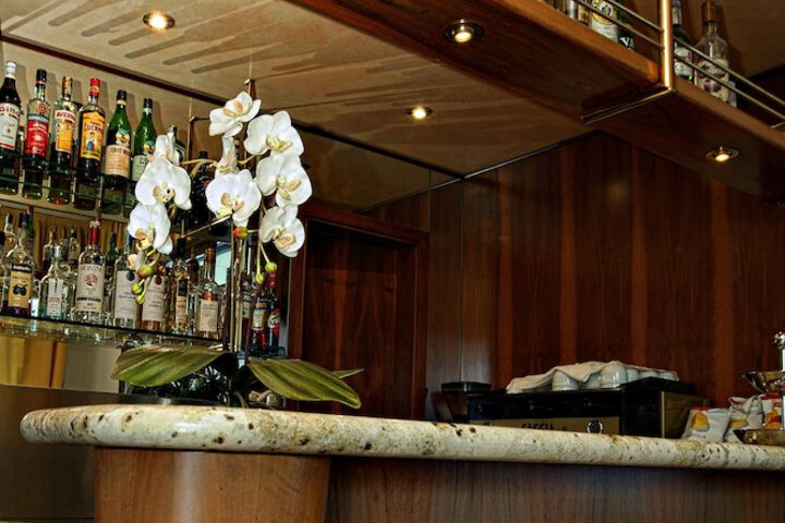 Lounge 31 of 58