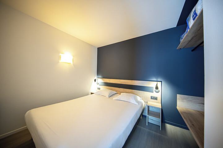 Room 13 of 42