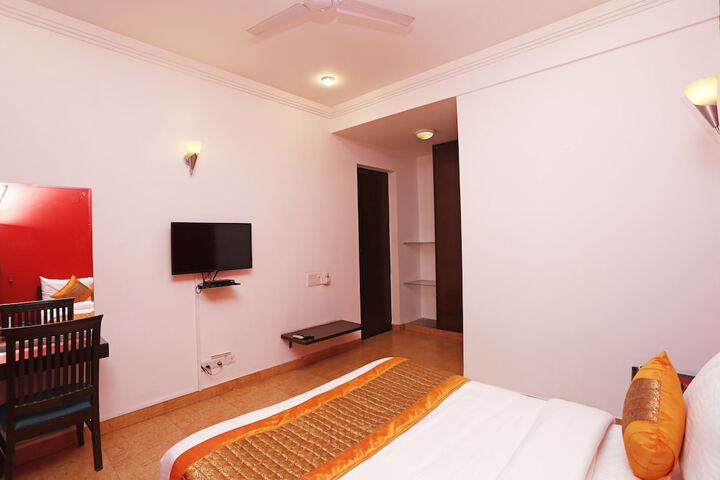 Room 8 of 15