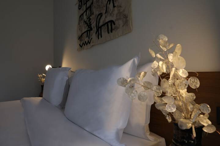 Room 14 of 28