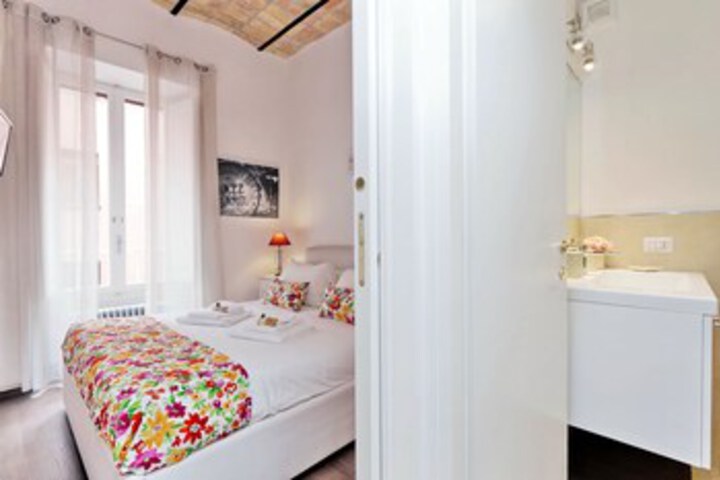 Room 21 of 32
