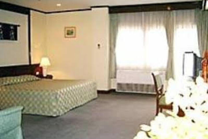HOLIDAY MANSION BANGKOK