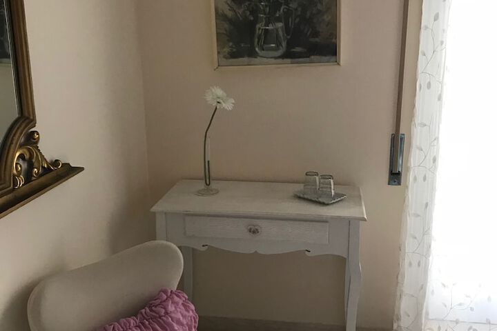 Room 22 of 37