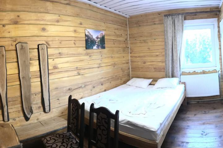 Room 4 of 33