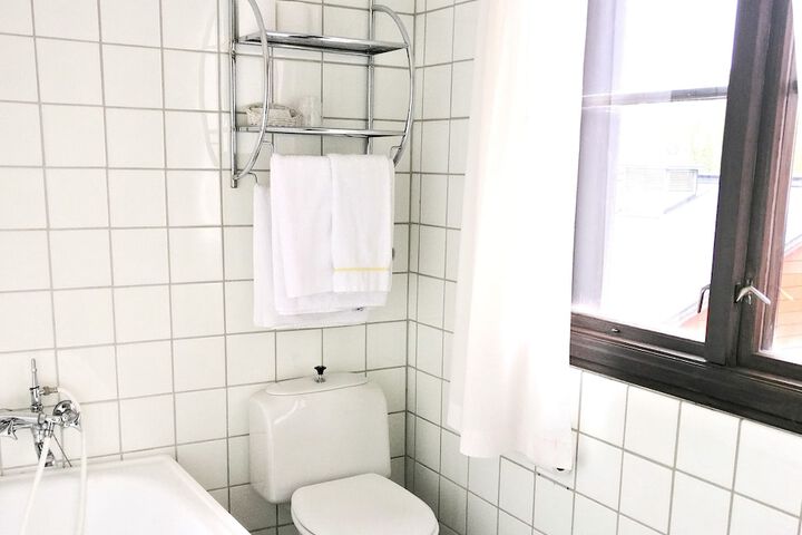 Room 32 of 70