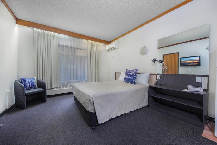Room 8 of 48
