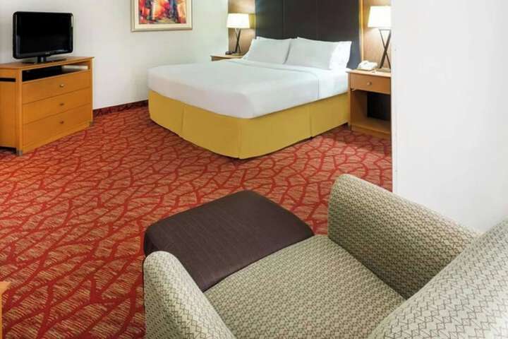 Room 27 of 86