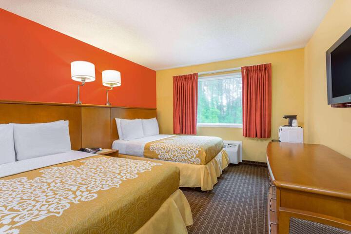 Double Accessible King Size Bed (2 of 2)