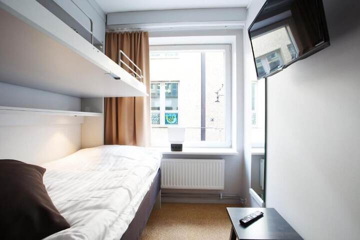 Room 8 of 37
