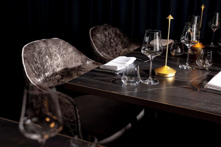 Lounge 107 of 145