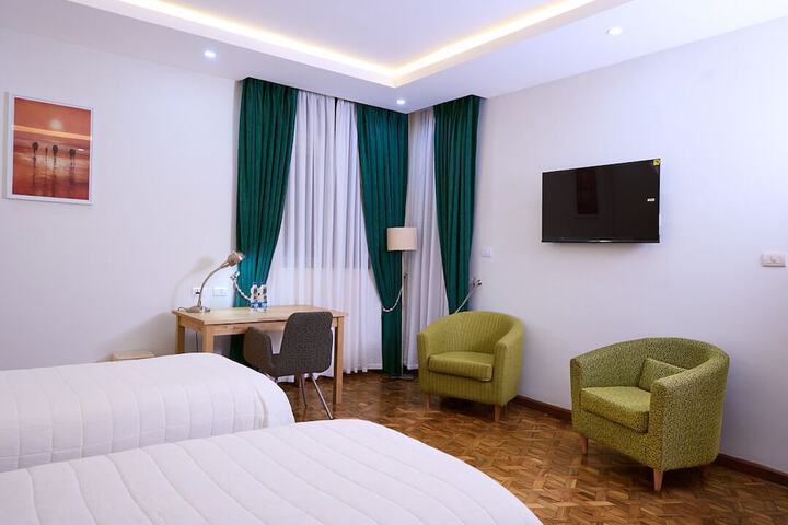 Room 6 of 30