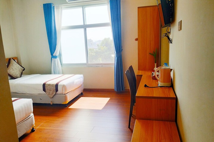 Room 13 of 33