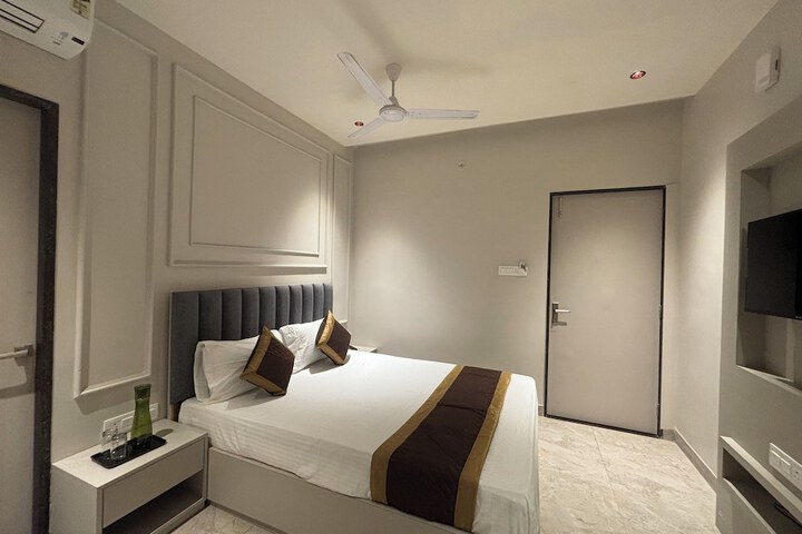 Room 5 of 20