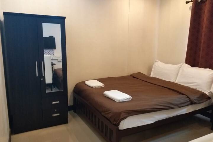 Room 32 of 68