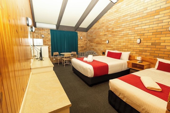 Room 5 of 33