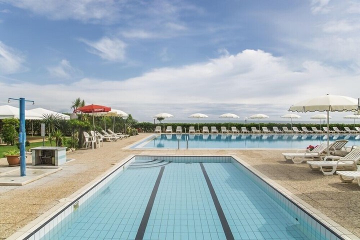 Pool 17 of 26