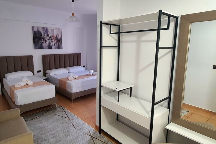 Room 6 of 14
