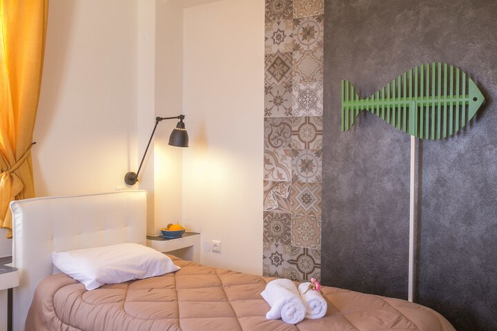 Room 18 of 100