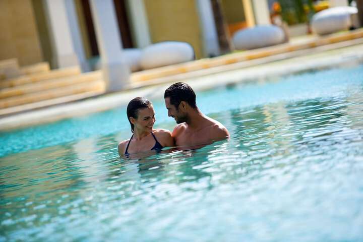 Hotel with Pool