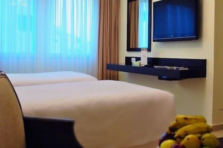 Room 6 of 15