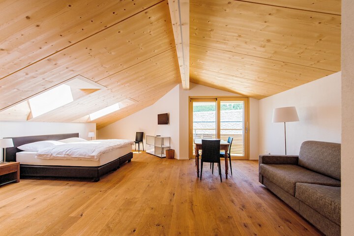Room 8 of 65