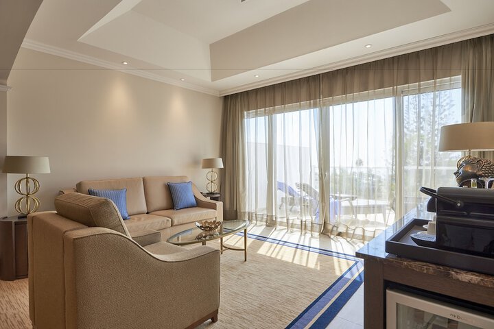 Room 32 of 72