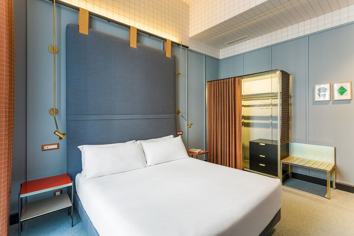 Room 41 of 100