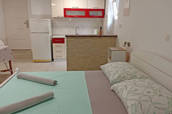 Room 3 of 117